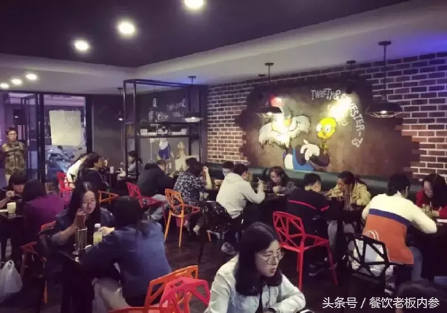 这个夫妻店开在县城也能日入1万，靠的是啥？